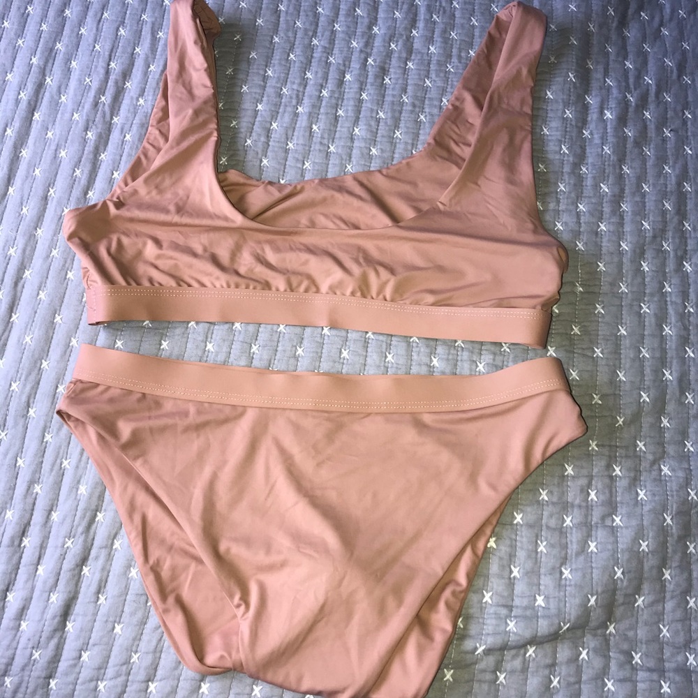 NEVER WORN bikini !!!!!